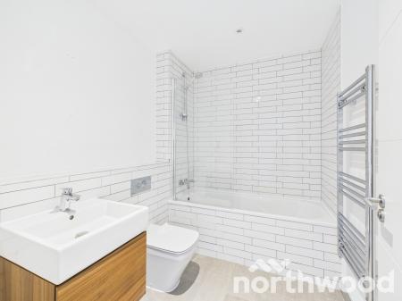 2 bedroom Flat to let in George Street, Victoria Point, Ashford, TN23