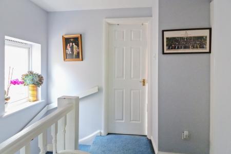 3 bedroom Detached house to let in Albert Reed Gardens, Tovil, Maidstone, ME15