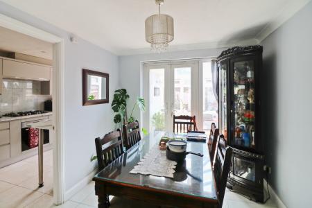 3 bedroom Detached house to let in Albert Reed Gardens, Tovil, Maidstone, ME15