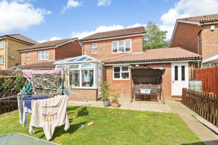 3 bedroom Detached house to let in Albert Reed Gardens, Tovil, Maidstone, ME15