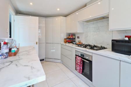 3 bedroom Detached house to let in Albert Reed Gardens, Tovil, Maidstone, ME15