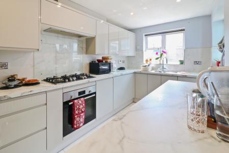 3 bedroom Detached house to let in Albert Reed Gardens, Tovil, Maidstone, ME15