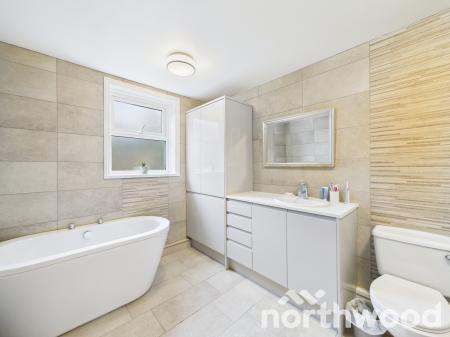 3 bedroom Terraced House for sale in Lower Queens Road, Town Centre, Ashford, TN24