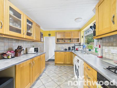 3 bedroom Terraced House for sale in Lower Queens Road, Town Centre, Ashford, TN24