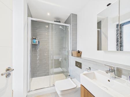 2 bedroom Flat for sale in George Street, Victoria Point, Ashford, TN23