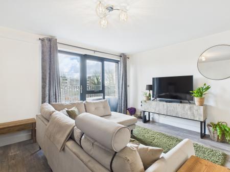 2 bedroom Flat for sale in George Street, Victoria Point, Ashford, TN23