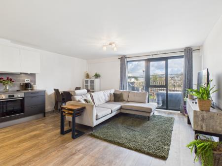 2 bedroom Flat for sale in George Street, Victoria Point, Ashford, TN23