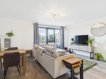 2 bedroom Flat for sale in George Street, Victoria Point, Ashford, TN23