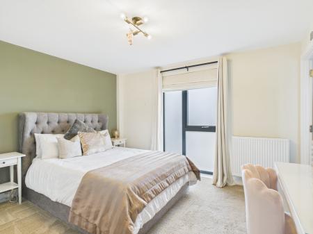 2 bedroom Flat for sale in George Street, Victoria Point, Ashford, TN23