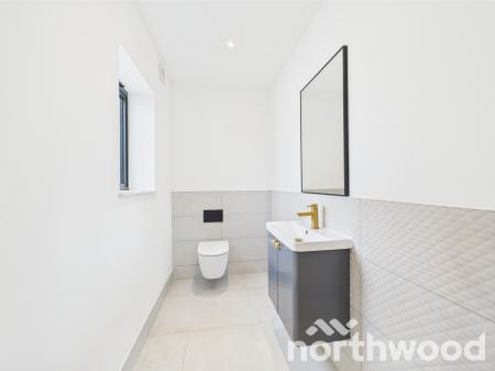 5 bedroom Detached house for sale in Meadow Farm, Great Chart, Ashford, TN23