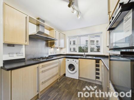 4 bedroom Terraced House for sale in Barley Mow View, Repton Park, Ashford, TN23