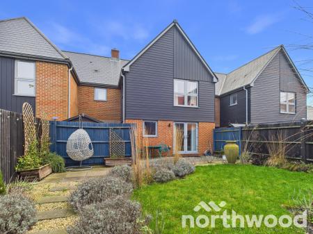 3 bedroom House for sale in Darter Row, Conningbrook Lakes, Ashford, TN24