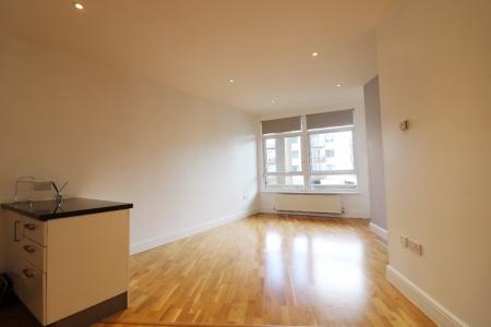 2 bedroom Flat to let in Park Street, Ashford, TN24