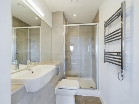 2 bedroom Flat to let in Hampton Place, Ashford, TN23