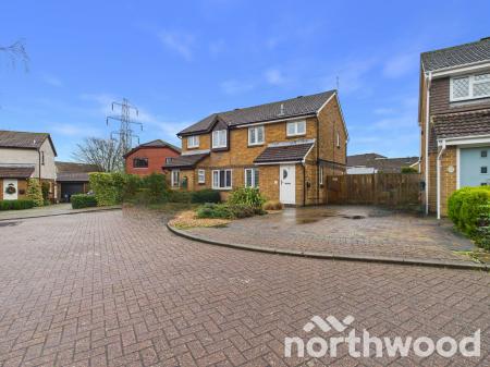 3 bedroom Semi-detached house for sale in Grasslands, Singleton, Ashford, TN23