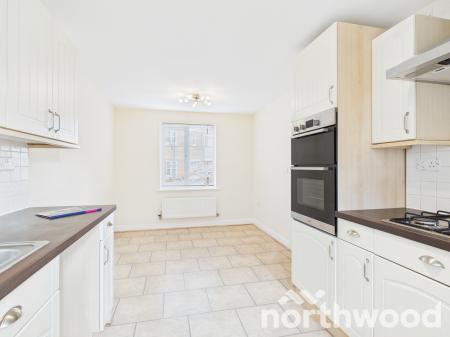 3 bedroom Detached house to let in Grenadier Way, Singleton, Ashford, TN23