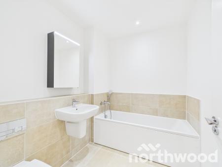 2 bedroom Flat to let in Highwood Drive, Chilmington Lakes, Ashford, TN23