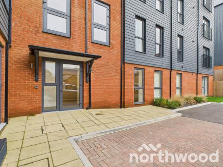 2 bedroom Flat to let in Highwood Drive, Chilmington Lakes, Ashford, TN23