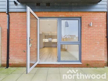 2 bedroom Flat to let in Highwood Drive, Chilmington Lakes, Ashford, TN23