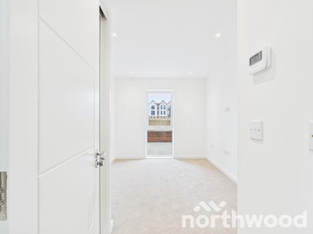 2 bedroom Flat to let in Highwood Drive, Chilmington Lakes, Ashford, TN23