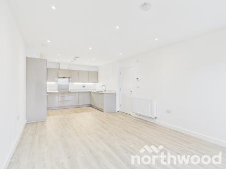 2 bedroom Flat to let in Highwood Drive, Chilmington Lakes, Ashford, TN23