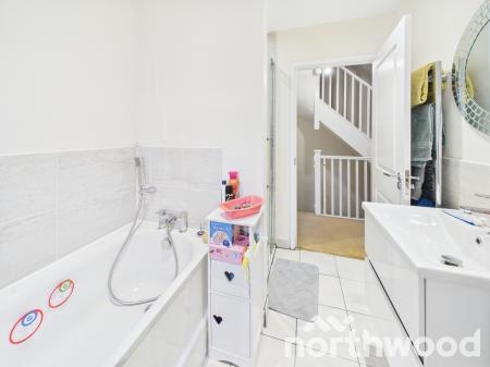 4 bedroom Town house for sale in Campion Close, Ashford, TN25