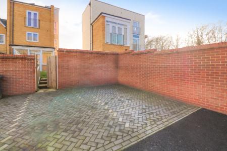 4 bedroom Town house for sale in Campion Close, Ashford, TN25