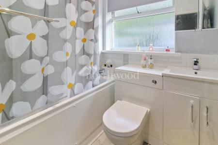 3 bedroom Terraced House to let in Cheviot Way, Ashford, TN24