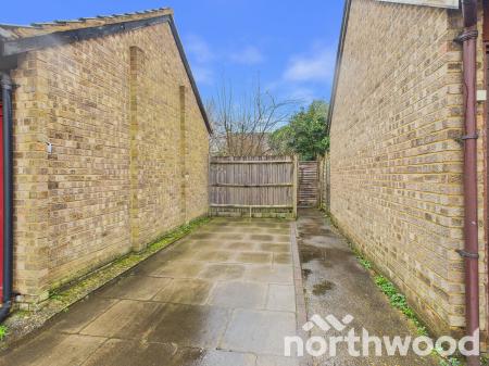 2 bedroom Terraced House for sale in Old Orchard, Singleton, Ashford, TN23