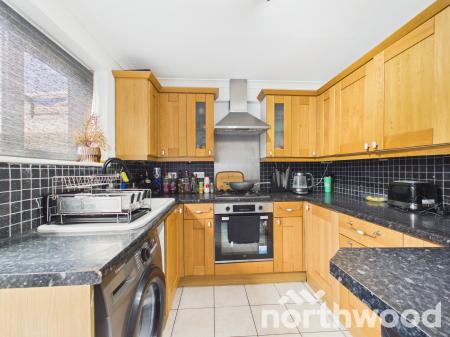 2 bedroom Terraced House for sale in Old Orchard, Ashford, Ashford, TN23