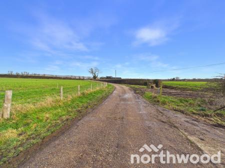 3 bedroom Flat to let in Canterbury Road, Boughton Aluph, TN25