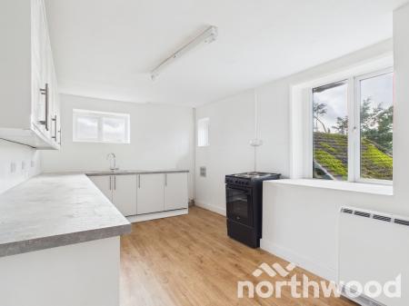 3 bedroom Flat to let in Canterbury Road, Boughton Aluph, TN25