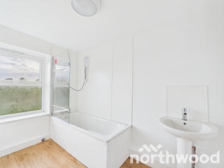 3 bedroom Flat to let in Canterbury Road, Boughton Aluph, TN25