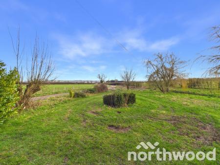 3 bedroom Flat to let in Canterbury Road, Boughton Aluph, TN25