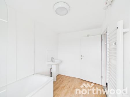 3 bedroom Flat to let in Canterbury Road, Boughton Aluph, TN25