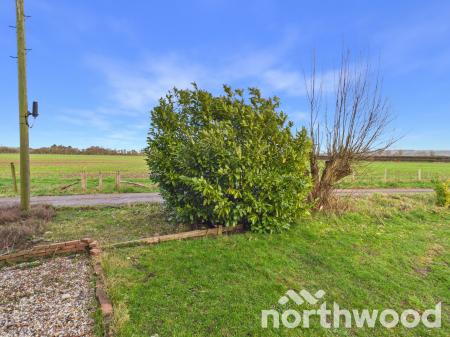 3 bedroom Flat to let in Canterbury Road, Boughton Aluph, TN25