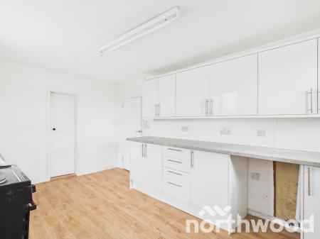 3 bedroom Flat to let in Canterbury Road, Boughton Aluph, TN25