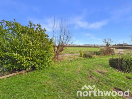 3 bedroom Flat to let in Canterbury Road, Boughton Aluph, TN25