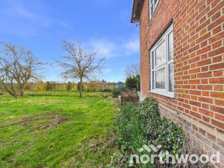 3 bedroom Flat to let in Canterbury Road, Boughton Aluph, TN25