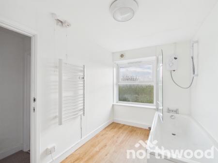 3 bedroom Flat to let in Canterbury Road, Boughton Aluph, TN25