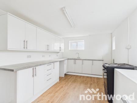 3 bedroom Flat to let in Canterbury Road, Boughton Aluph, TN25