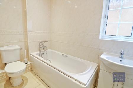 4 bedroom Detached house for sale in Sweetbay Crescent, Godington Park, Ashford, TN23