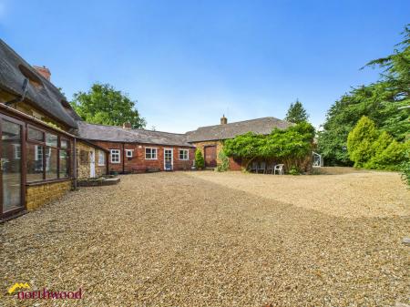 4 bedroom Detached house for sale in Boddington Road, Byfield, NN11