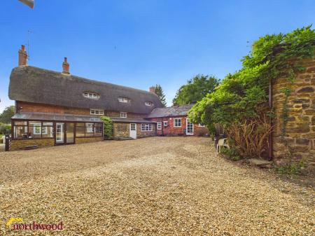 4 bedroom Detached house for sale in Boddington Road, Byfield, NN11