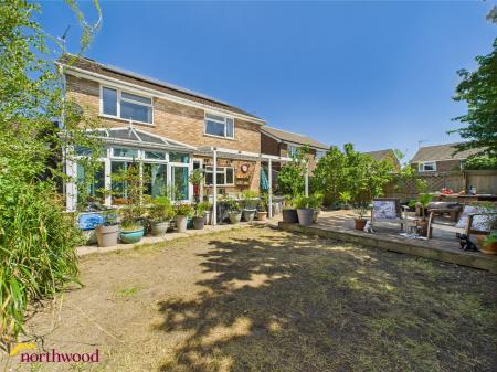 4 bedroom Detached house for sale in Chipperfield Park Road, Bloxham, OX15