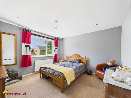 4 bedroom Detached house for sale in Chipperfield Park Road, Bloxham, OX15