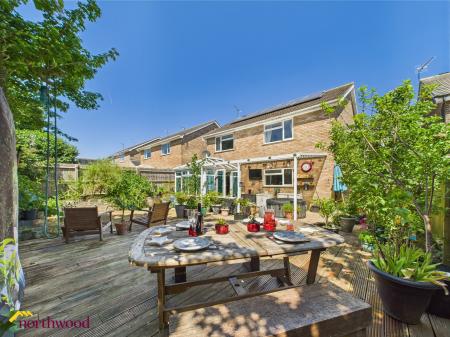 4 bedroom Detached house for sale in Chipperfield Park Road, Bloxham, OX15