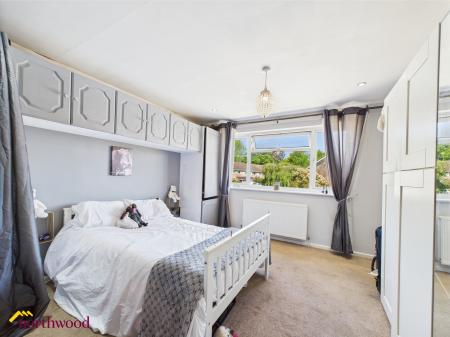 4 bedroom Detached house for sale in Chipperfield Park Road, Bloxham, OX15