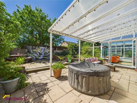 4 bedroom Detached house for sale in Chipperfield Park Road, Bloxham, OX15