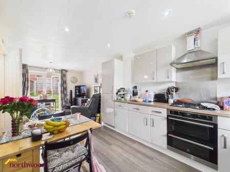 2 bedroom Semi-detached house for sale in De La Warr Drive, Banbury, OX16